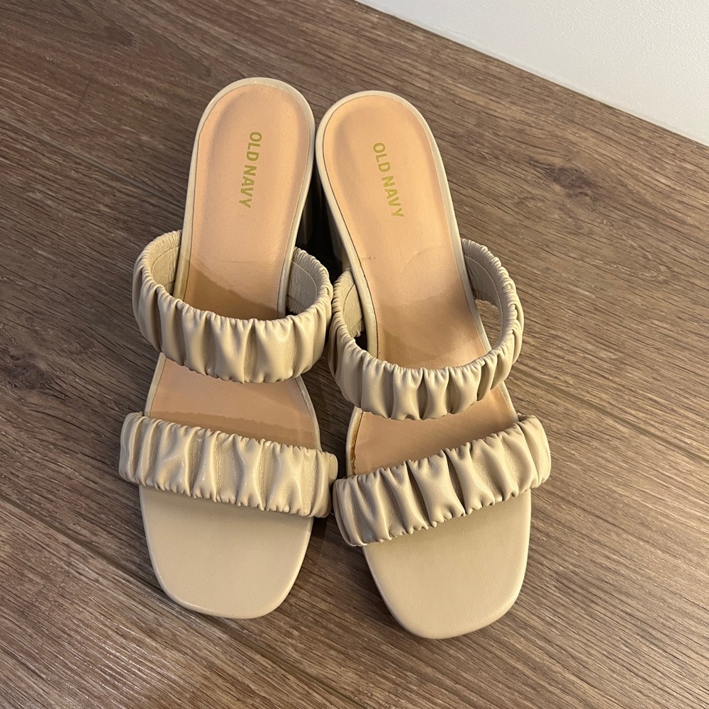 Old Navy Women's Cream Sandals